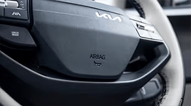 Flat-bottom wheel with quality silver accents, tactile buttons, and tilt/telescopic adjustment feels premium in hand.