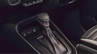 The short, leather-wrapped gear lever feels premium and offers smooth, effortless shifts for a seamless driving experience.