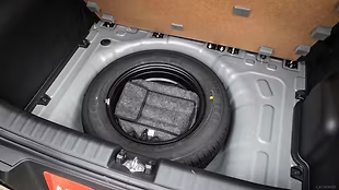 All Sonet variants come equipped with a 15-inch steel spare wheel featuring a 195/65 R15 tyre.