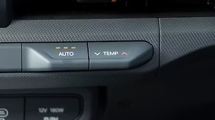 A sleek, minimalistic single-zone auto AC with toggle switches adds a modern touch while keeping controls easy to access.